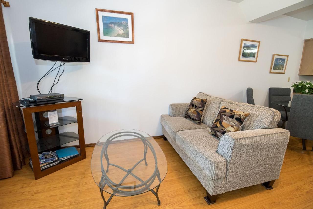 Windsong Guest Apartments Pembroke ภายนอก รูปภาพ