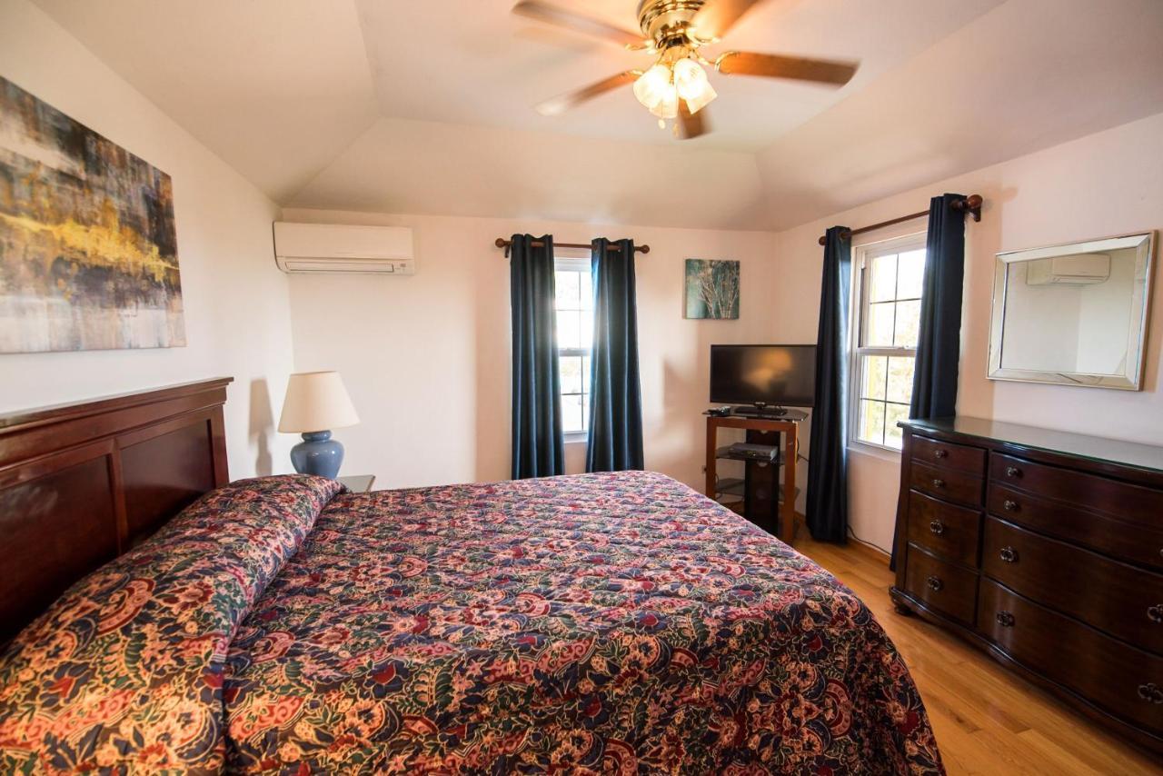Windsong Guest Apartments Pembroke ภายนอก รูปภาพ